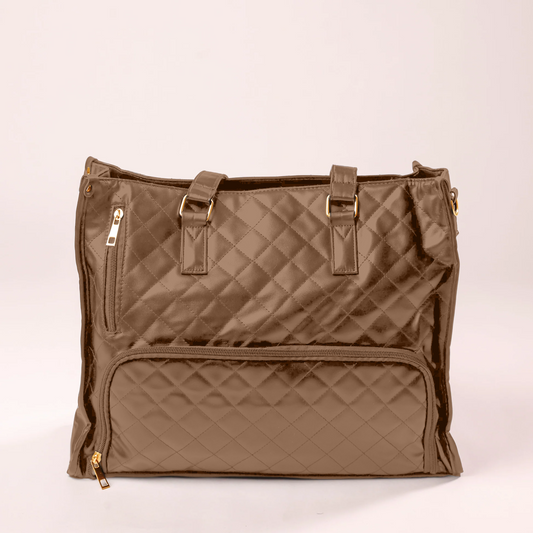 Hera work tote fits a 15.6-inch laptop, a lunch box and a water bottle
